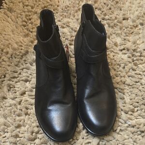 New Yuu Women's Size 9 1/2M Black Side Zip Bootie Buckle Accent 1 1/4 Inch Heel